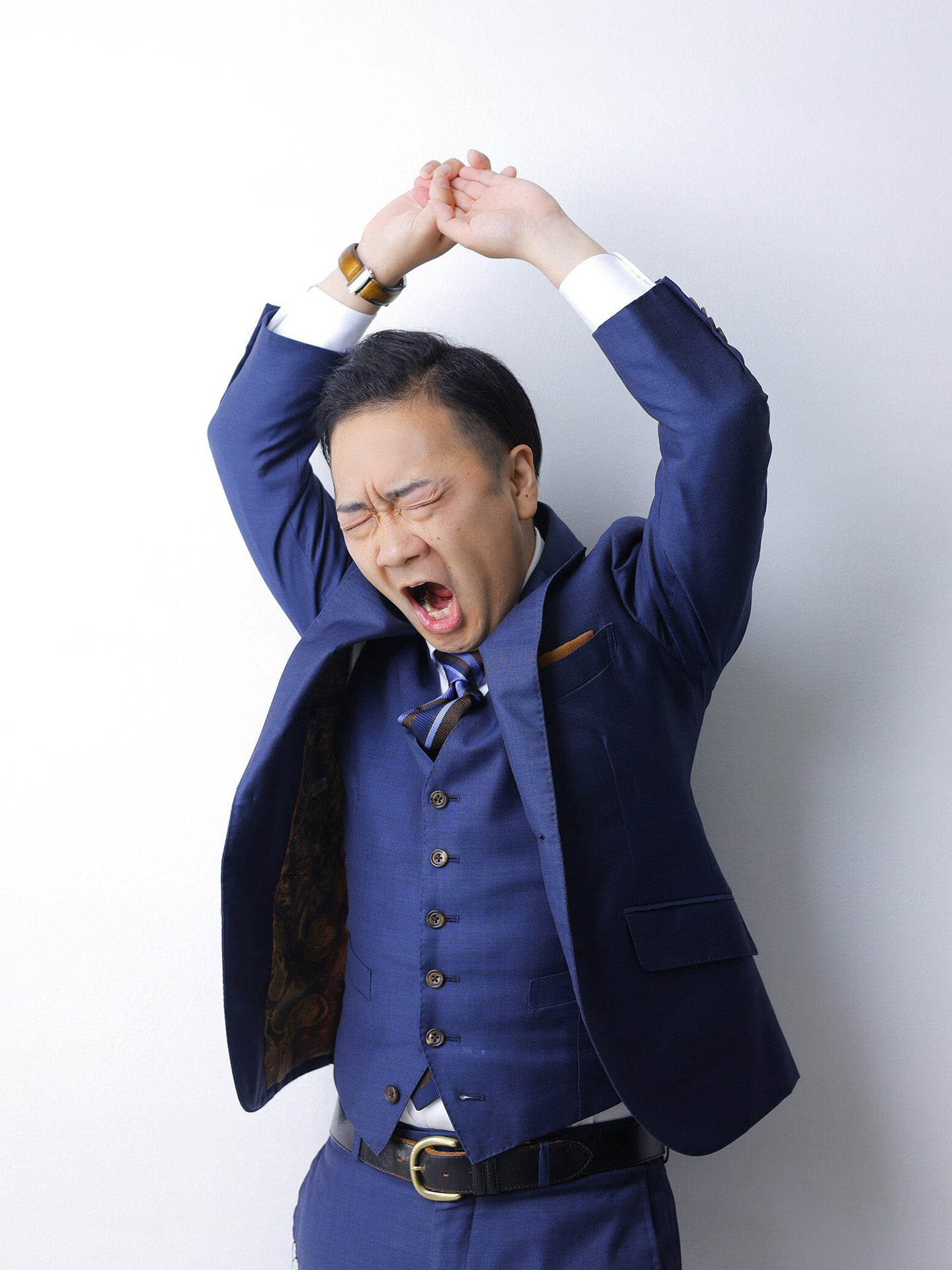 代表取締役が欠伸をする写真